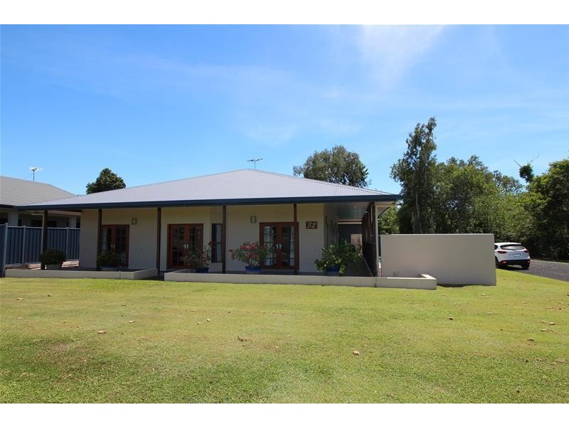 32 Rowe Street, Kurrimine Beach QLD 4871