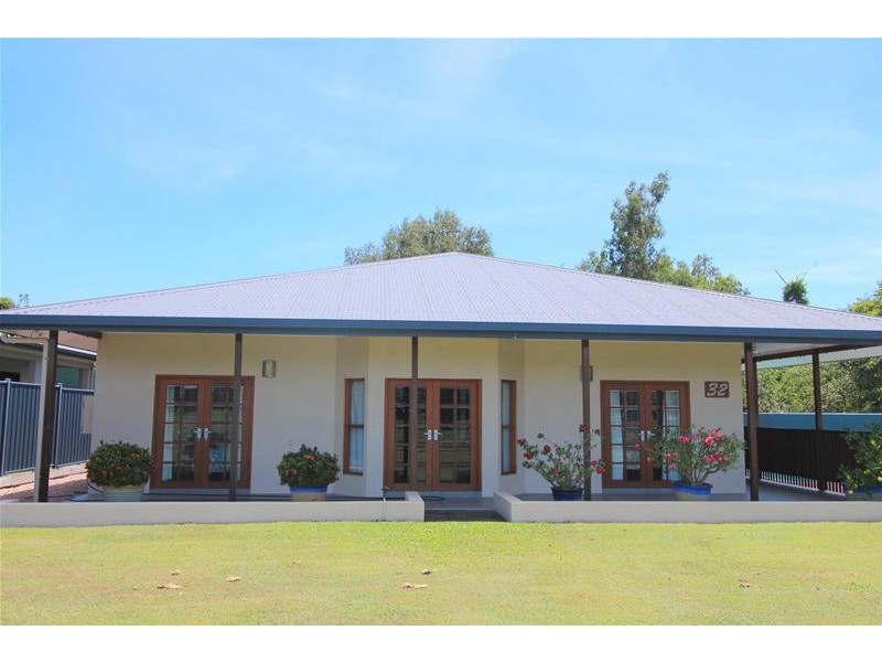 32 Rowe Street, Kurrimine Beach QLD 4871