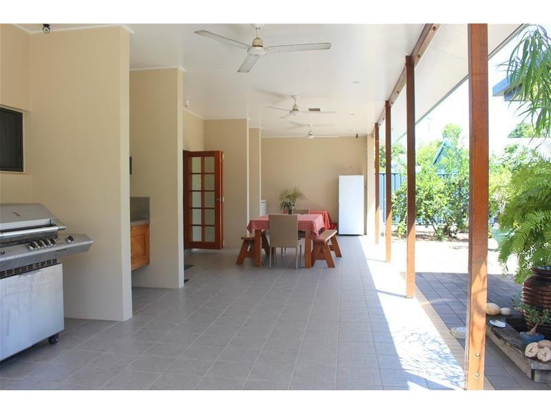 32 Rowe Street, Kurrimine Beach QLD 4871