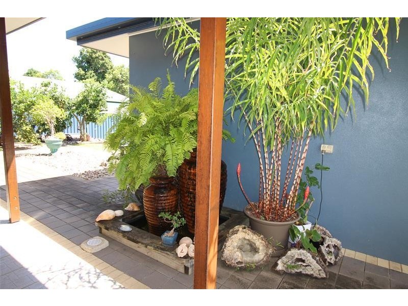 32 Rowe Street, Kurrimine Beach QLD 4871