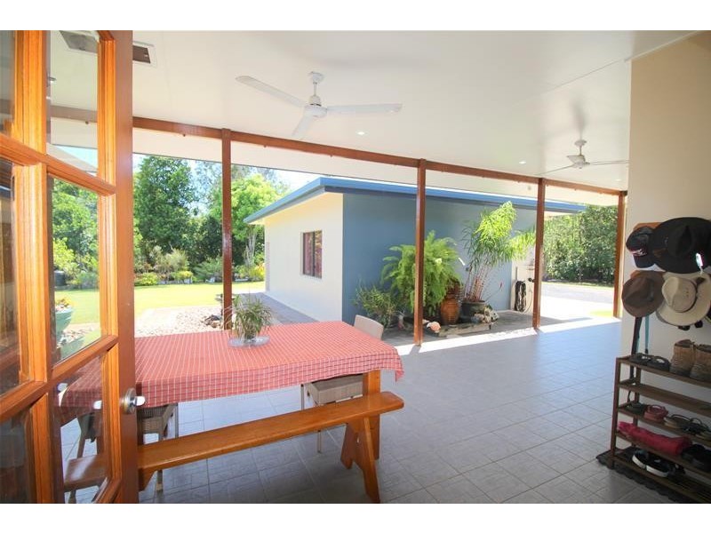 32 Rowe Street, Kurrimine Beach QLD 4871