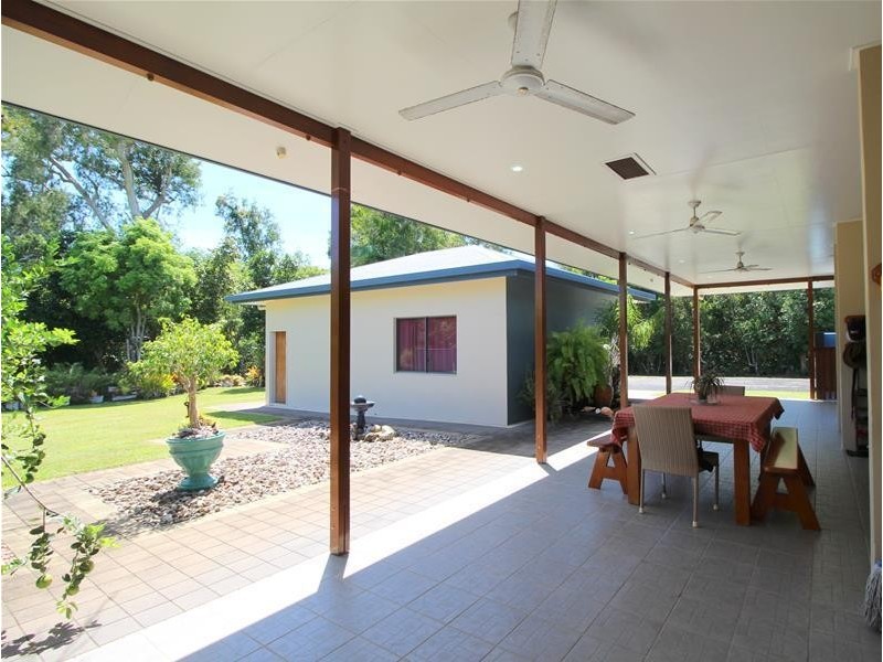 32 Rowe Street, Kurrimine Beach QLD 4871