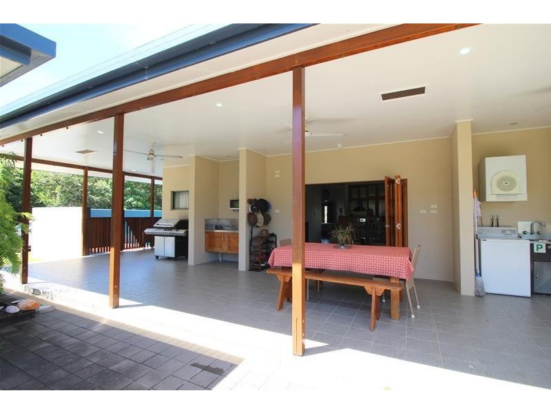 32 Rowe Street, Kurrimine Beach QLD 4871