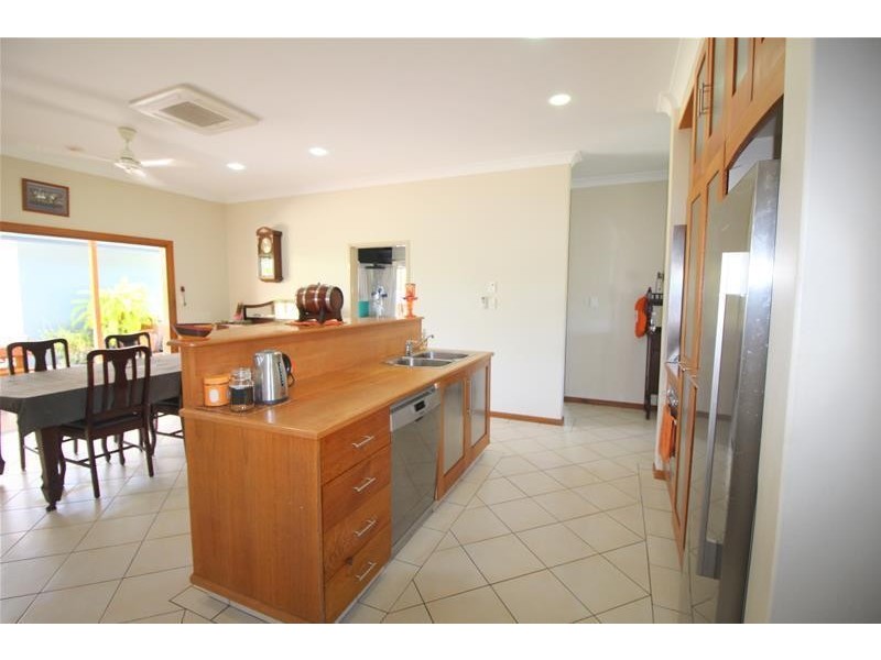 32 Rowe Street, Kurrimine Beach QLD 4871