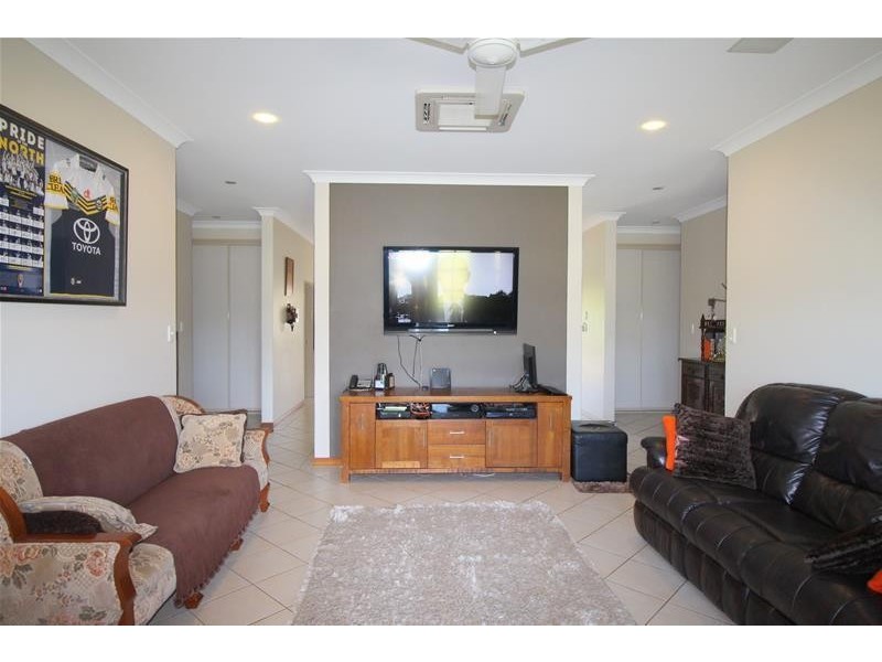 32 Rowe Street, Kurrimine Beach QLD 4871