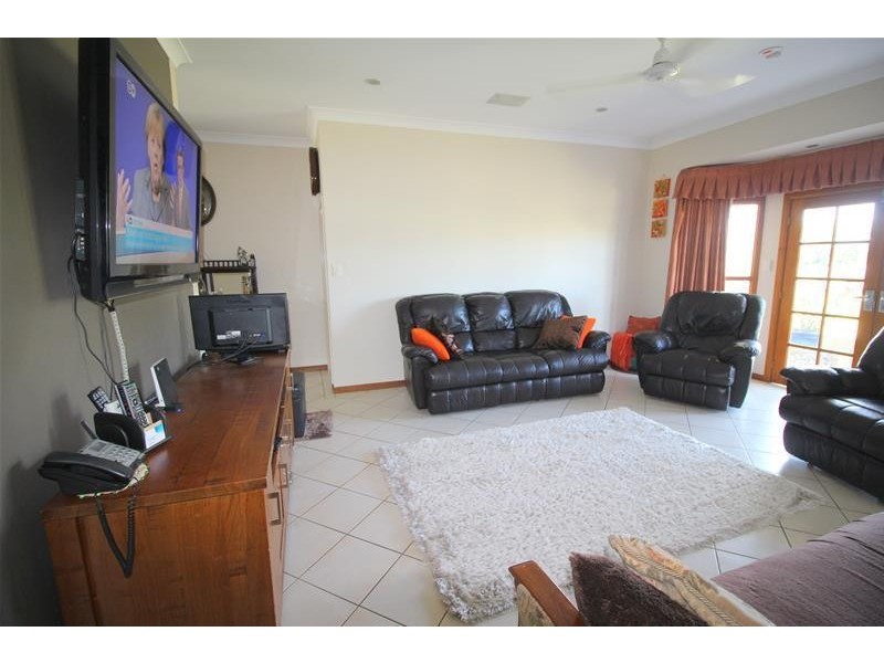 32 Rowe Street, Kurrimine Beach QLD 4871