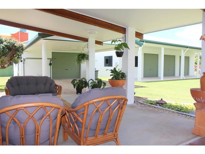 11 Rebecca Jane Parade, Kurrimine Beach QLD 4871