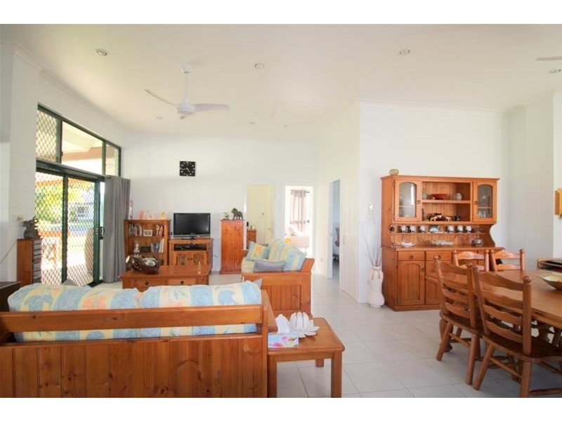 11 Rebecca Jane Parade, Kurrimine Beach QLD 4871