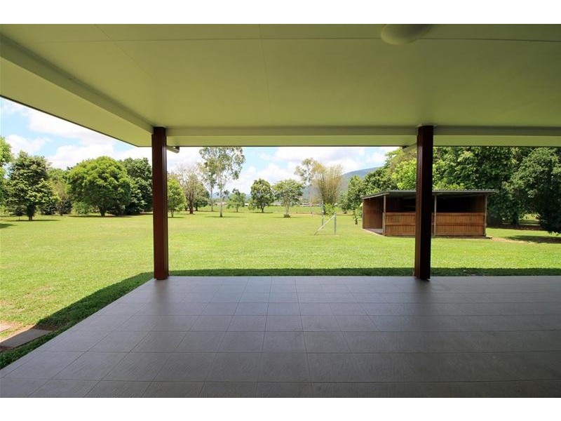 62 Bamber Street, Tully QLD 4854