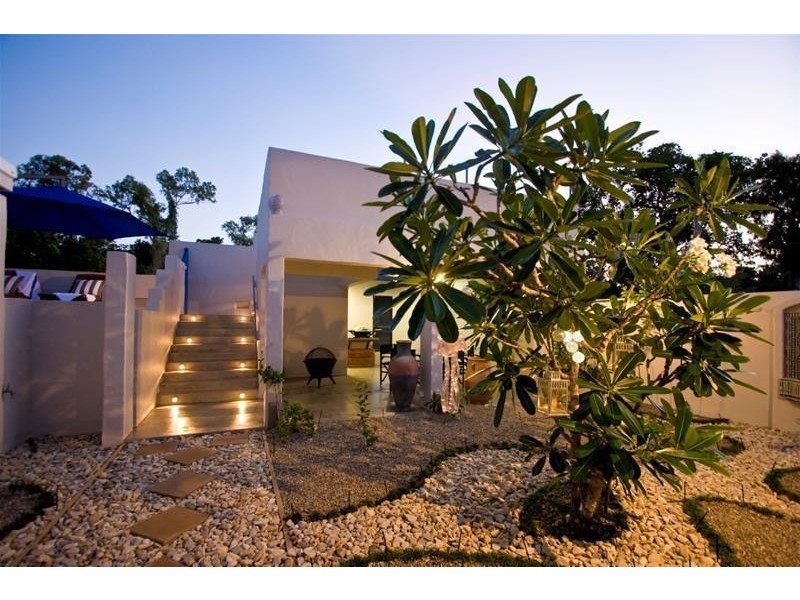 2 Conch Street, Mission Beach QLD 4852