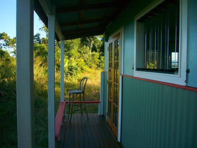 13 Frizelle Road, Bingil Bay QLD 4852