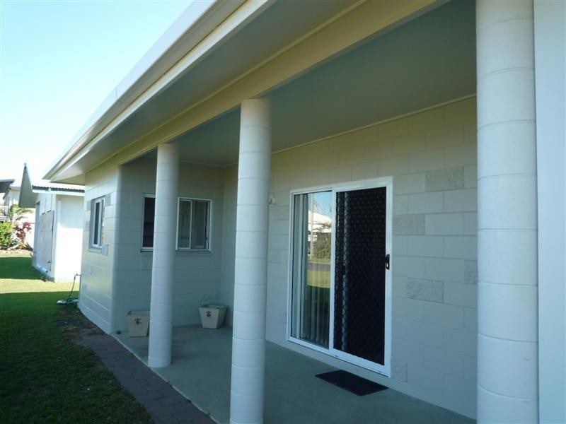 57 Taylor Street, Tully Heads QLD 4854