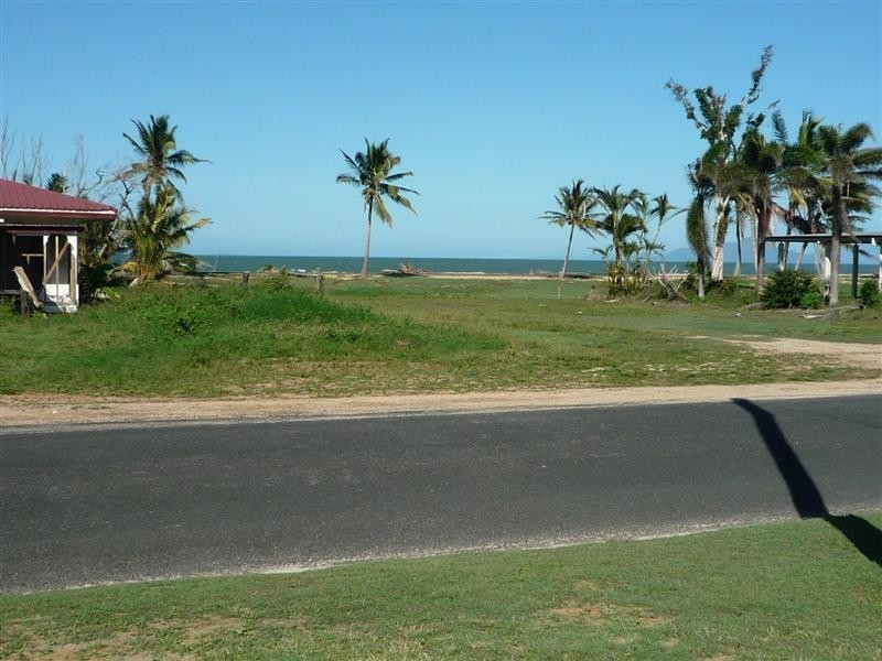 57 Taylor Street, Tully Heads QLD 4854