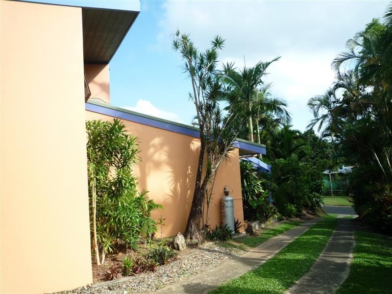 8 Webb Court, Bingil Bay QLD 4852