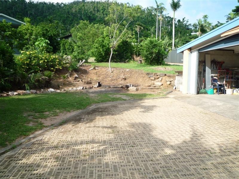 8 Webb Court, Bingil Bay QLD 4852