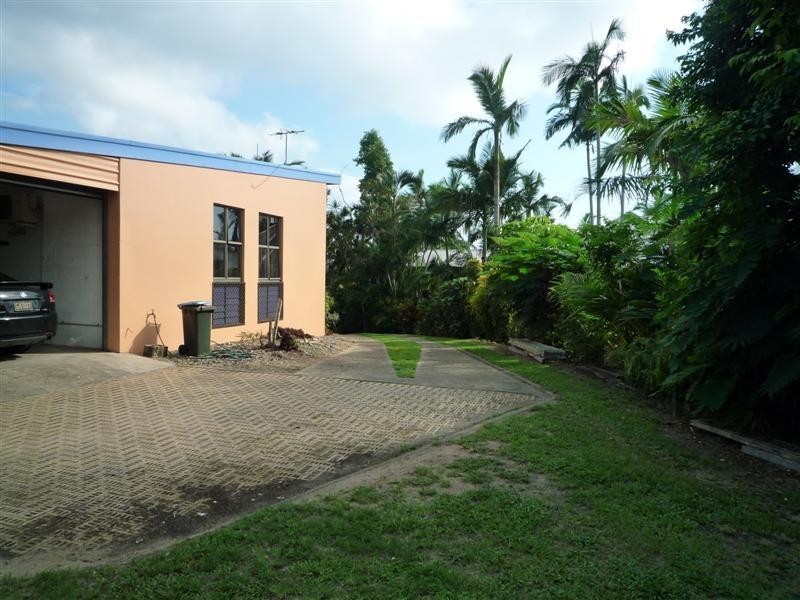 8 Webb Court, Bingil Bay QLD 4852