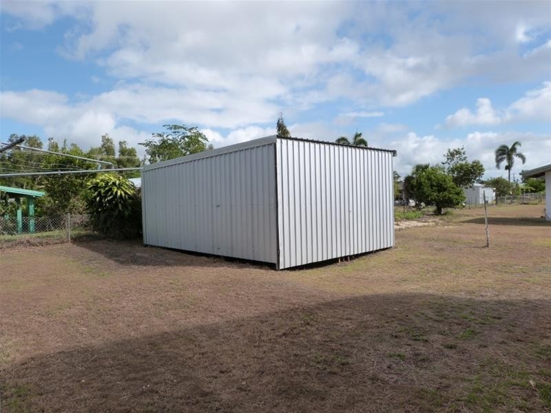 15 Casuarina Street, Tully Heads QLD 4854