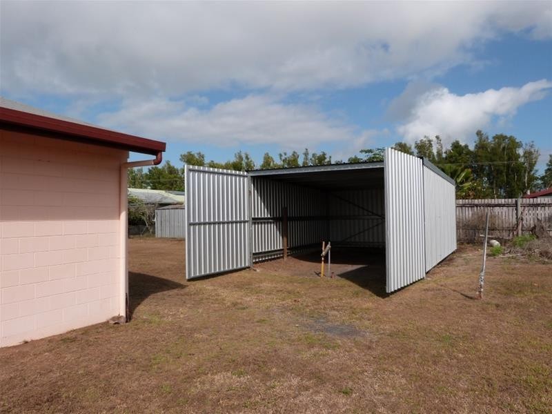 15 Casuarina Street, Tully Heads QLD 4854