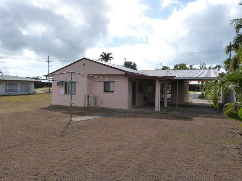 15 Casuarina Street, Tully Heads QLD 4854