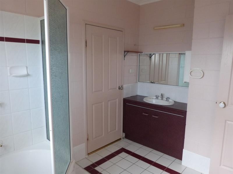 15 Casuarina Street, Tully Heads QLD 4854