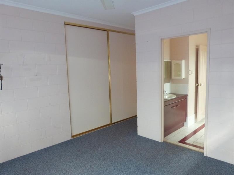 15 Casuarina Street, Tully Heads QLD 4854