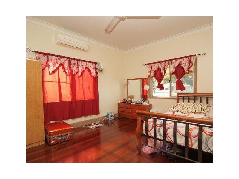 11 Thurles Street, Tully QLD 4854