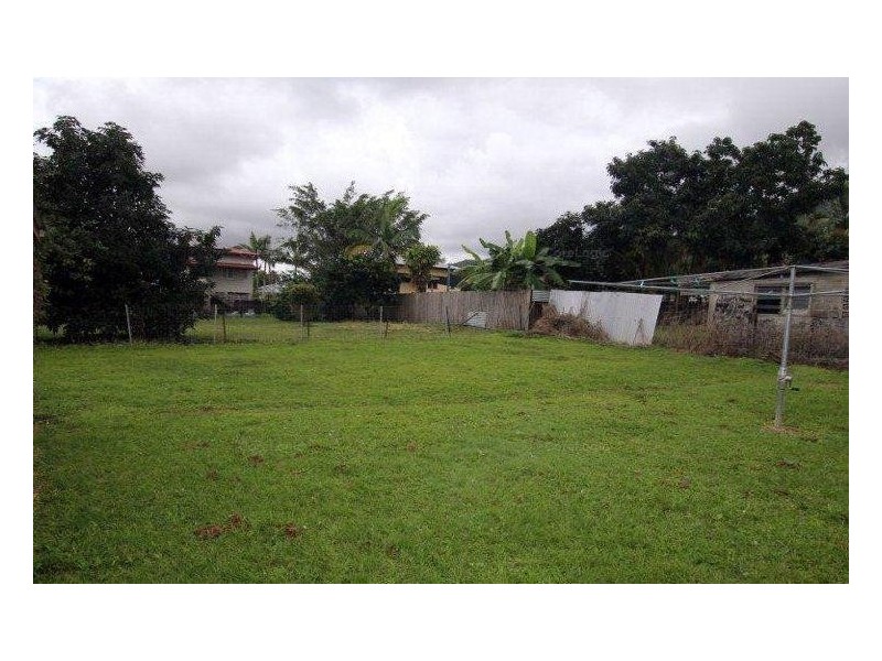 11 Thurles Street, Tully QLD 4854
