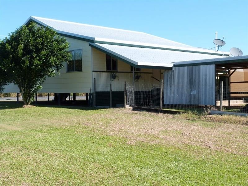 513 Tully-Hull Road, Lower Tully QLD 4854