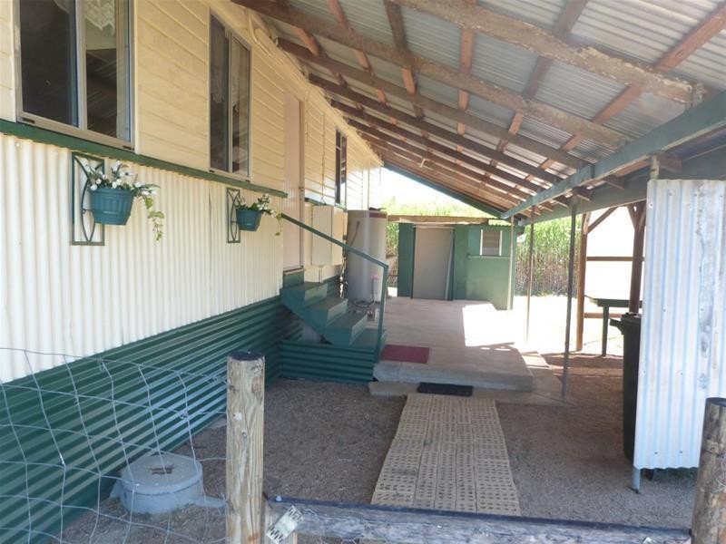 513 Tully-Hull Road, Lower Tully QLD 4854