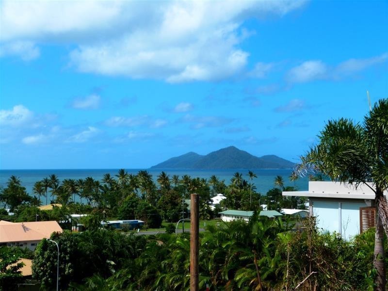 10 Rise Crescent, Mission Beach QLD 4852