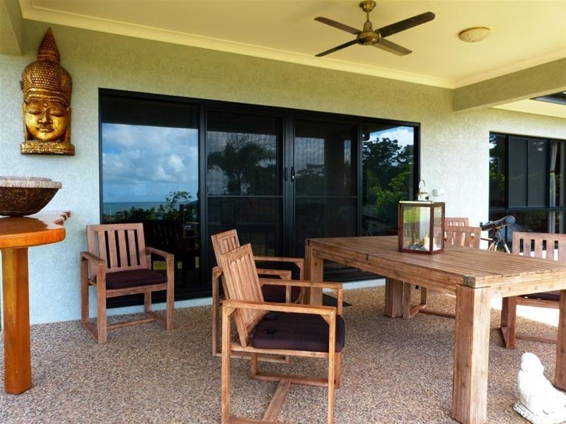 10 Rise Crescent, Mission Beach QLD 4852