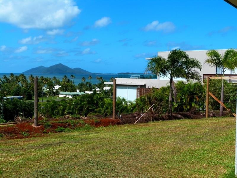 10 Rise Crescent, Mission Beach QLD 4852