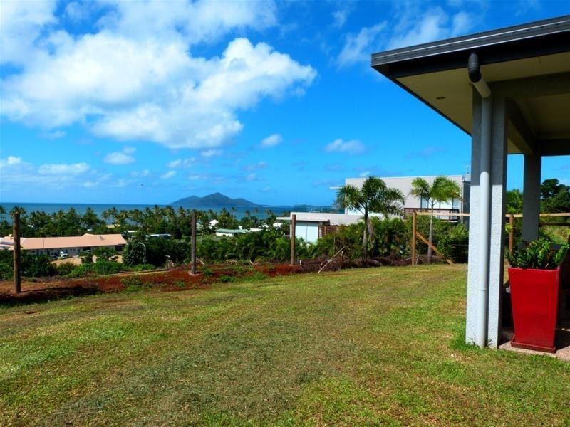 10 Rise Crescent, Mission Beach QLD 4852