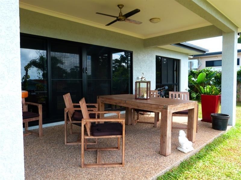 10 Rise Crescent, Mission Beach QLD 4852