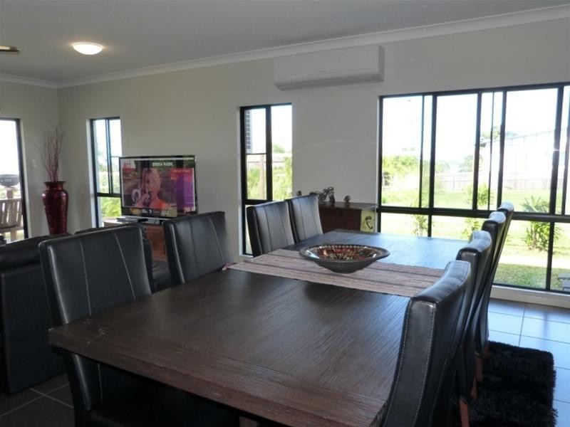 10 Rise Crescent, Mission Beach QLD 4852