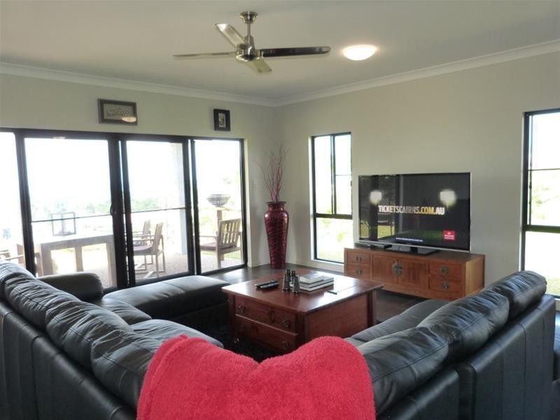10 Rise Crescent, Mission Beach QLD 4852