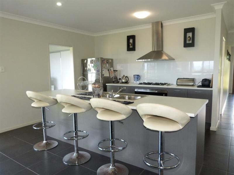 10 Rise Crescent, Mission Beach QLD 4852