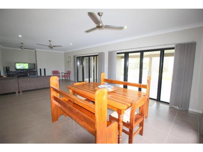 18 Voyager Street, South Mission Beach QLD 4852