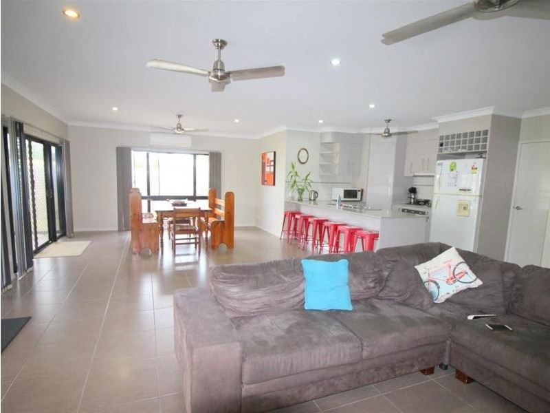 18 Voyager Street, South Mission Beach QLD 4852