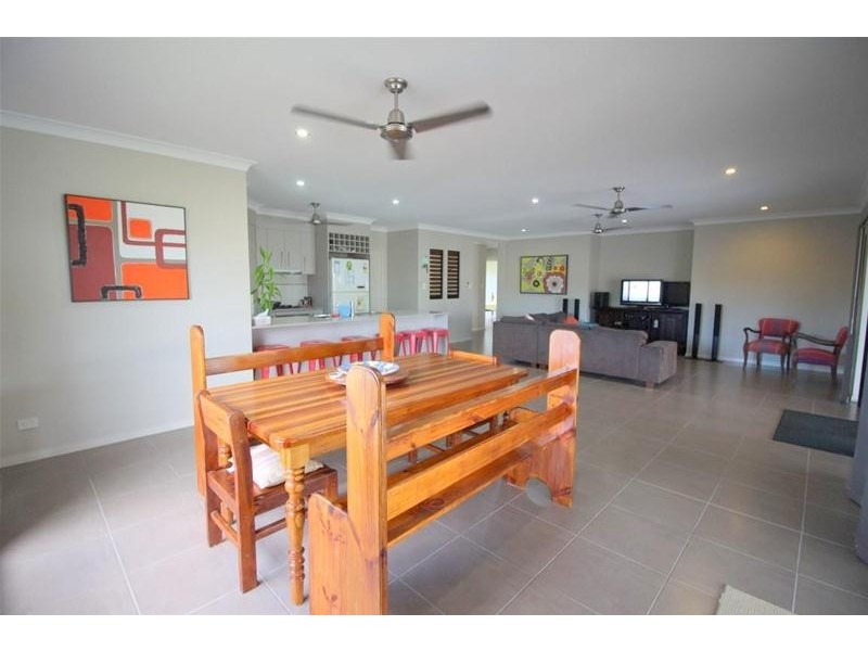 18 Voyager Street, South Mission Beach QLD 4852