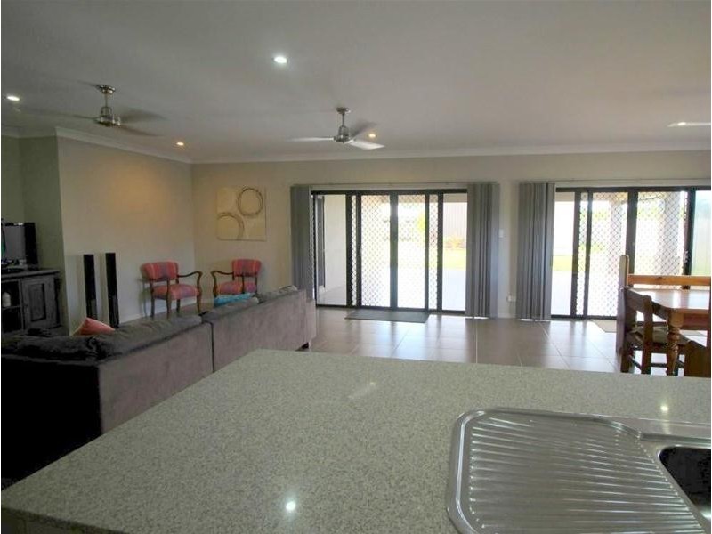 18 Voyager Street, South Mission Beach QLD 4852