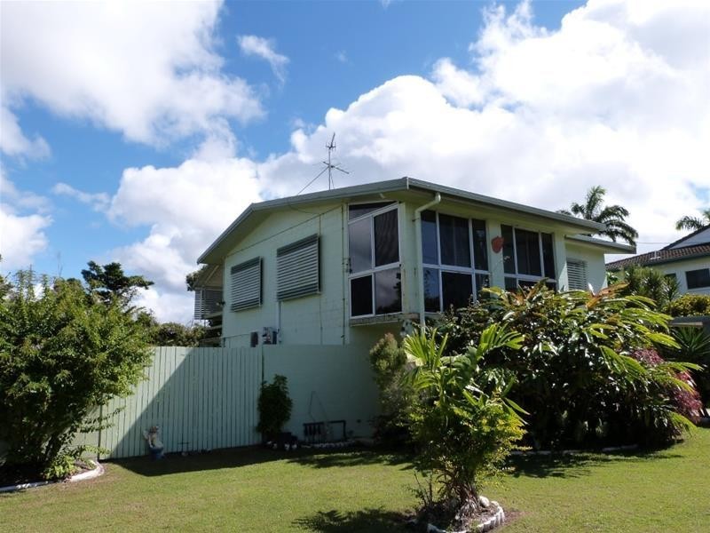 25 Holland Street, Wongaling Beach QLD 4852