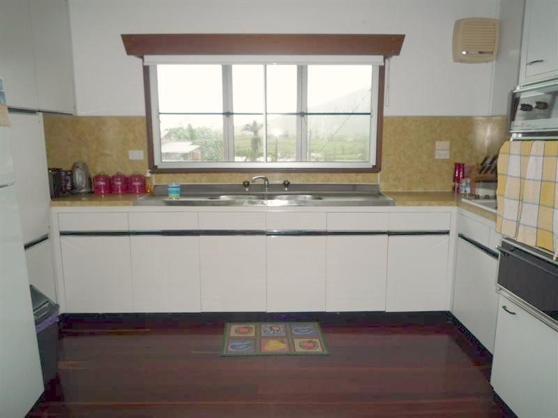 10 Hielscher Street, Tully QLD 4854