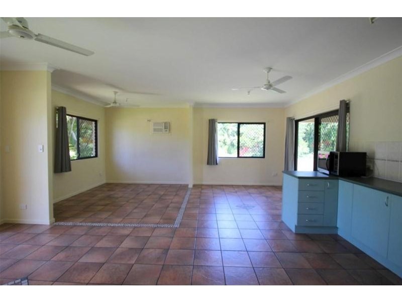 2A Royal Palm Drive, Mission Beach QLD 4852