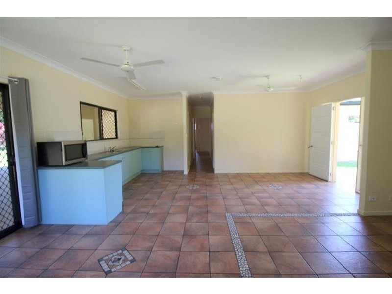 2A Royal Palm Drive, Mission Beach QLD 4852