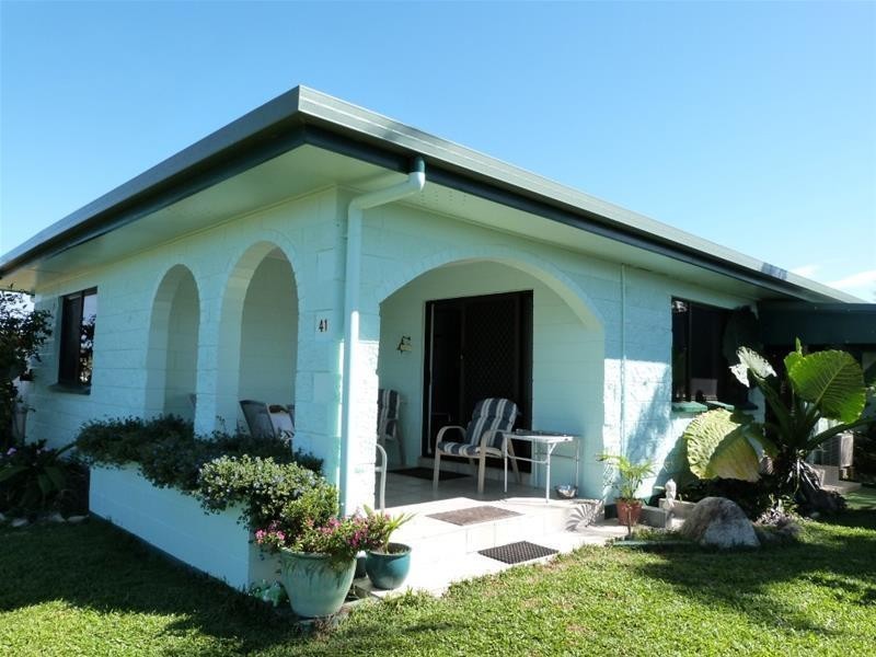 41 Taylor Street, Tully Heads QLD 4854