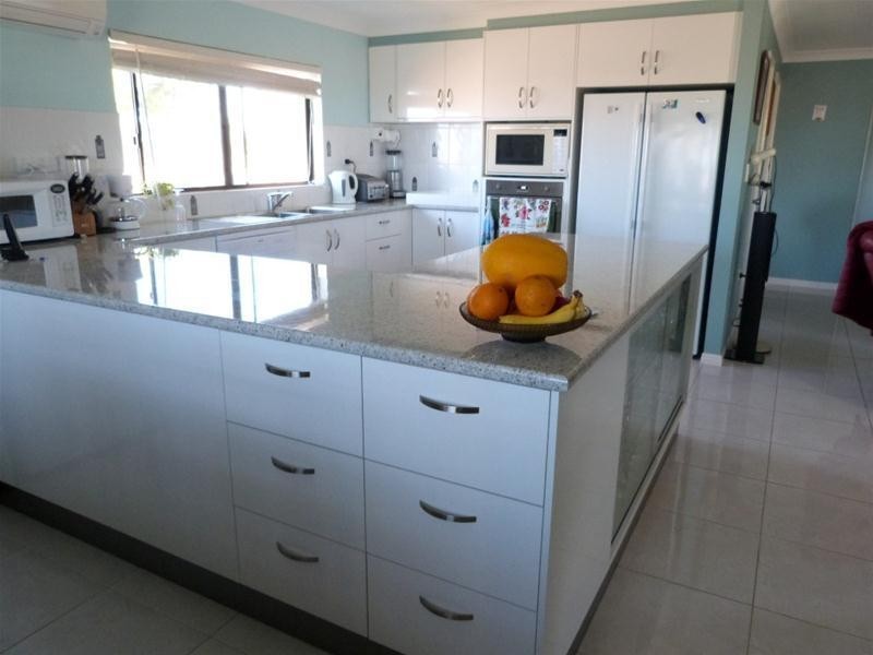 41 Taylor Street, Tully Heads QLD 4854