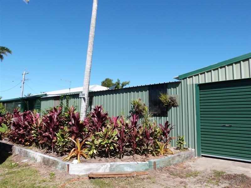 41 Taylor Street, Tully Heads QLD 4854