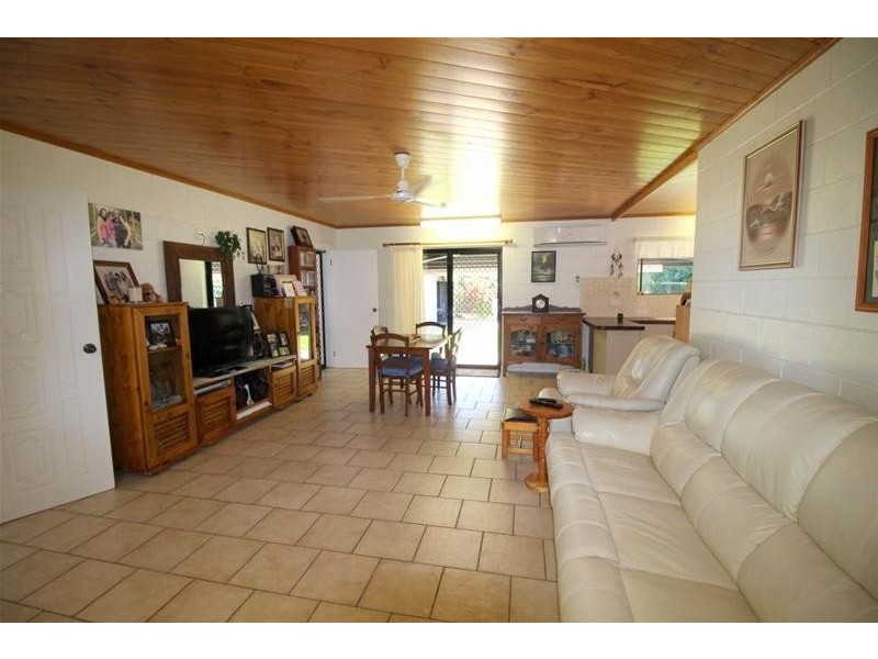 14 Andrews Street, Kurrimine Beach QLD 4871