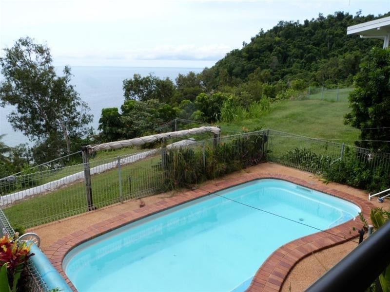 18 Cutten Street, Bingil Bay QLD 4852